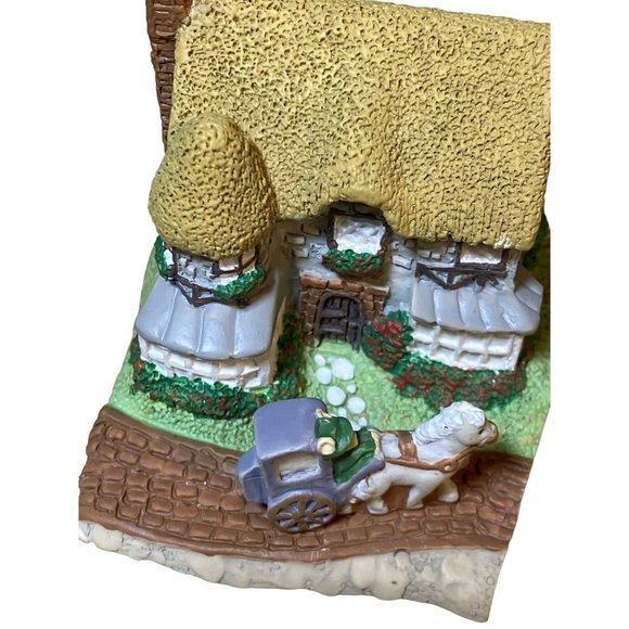 Avon 1994 Sunny Cottage Lane: Manor House Figure Decoration - Picture 4 of 12